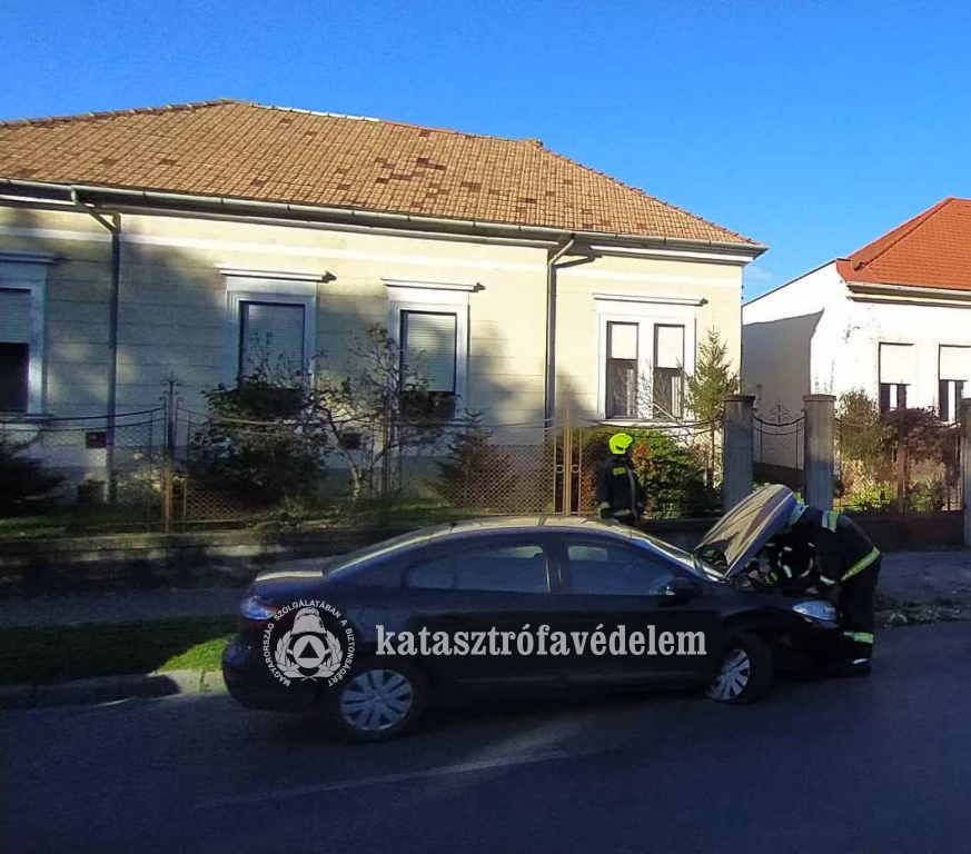 Összeütközött két autó Zalaegerszegen a Kosztolányi Dezső utcában