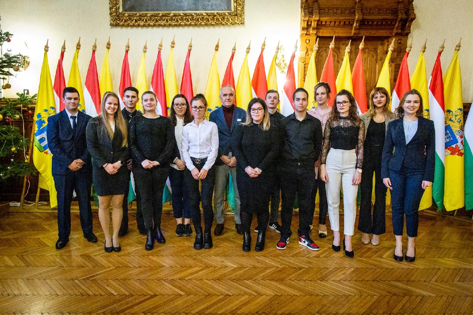25 kaposvári fiatal kapott ösztöndíjat a várostól