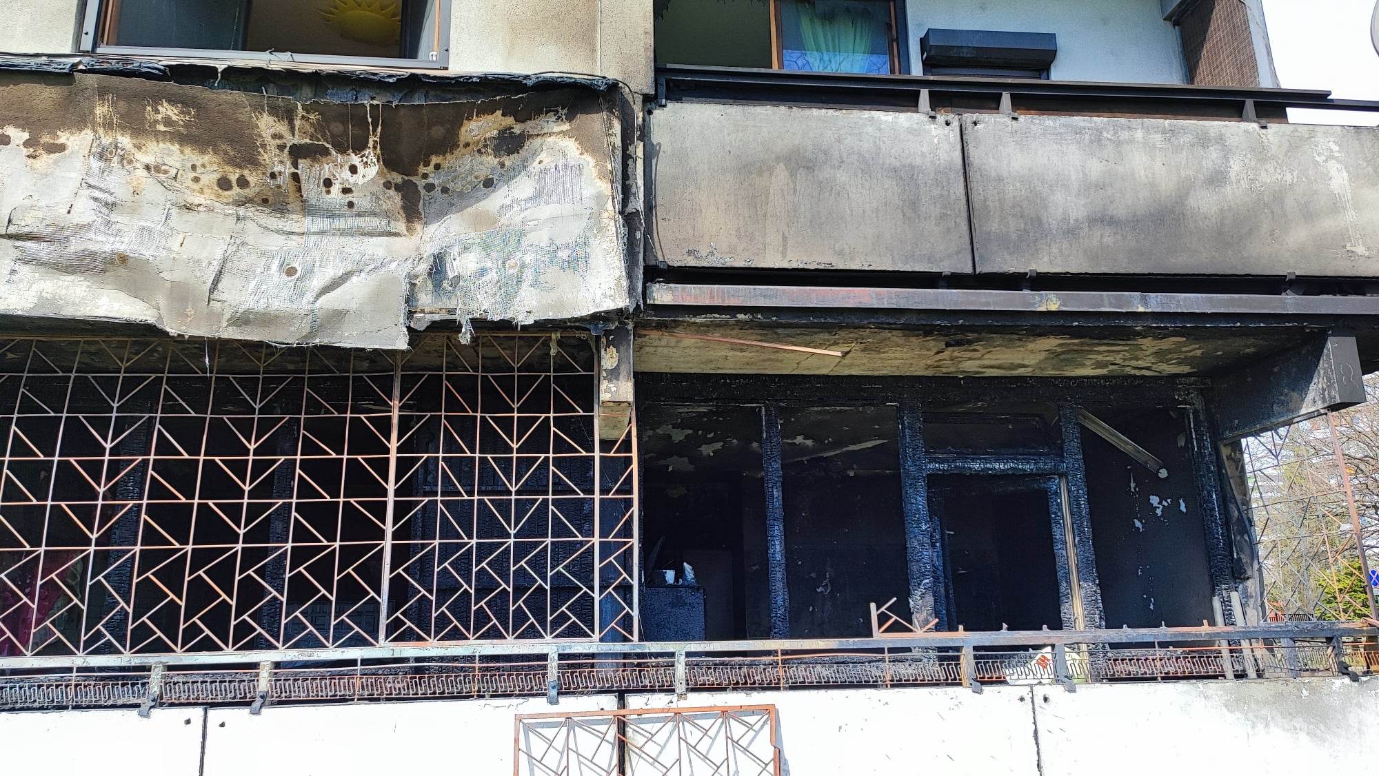 Tűz ütött ki Tapolcán egy tízemeletes házban