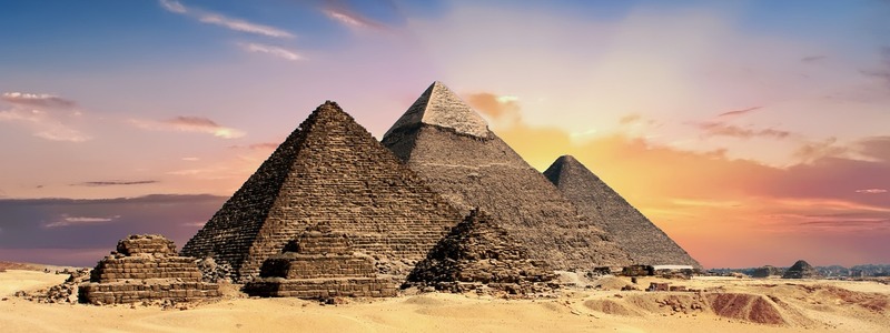 pyramids-g789e5b49a_1280.jpg