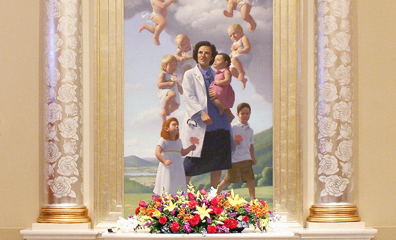 Painting-of-Saint-Gianna-Beretta-Molla-with-her-children.jpg