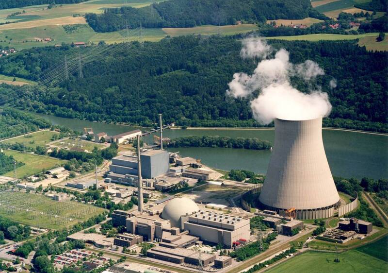 Essenbach_nuclear_power_plant_-_wiki.jpg