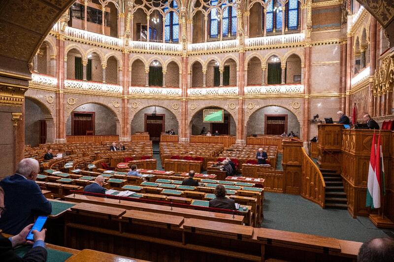 parlament.jpg