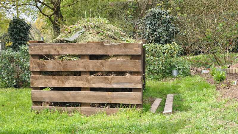 wooden-composter-full-waste-garden-e1623016469380.jpg