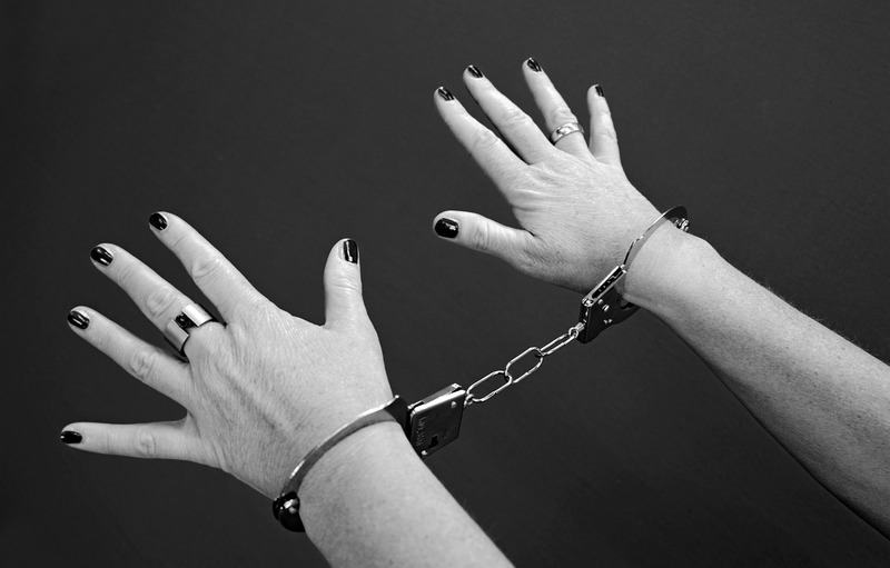 handcuffs-964522_1280.jpg